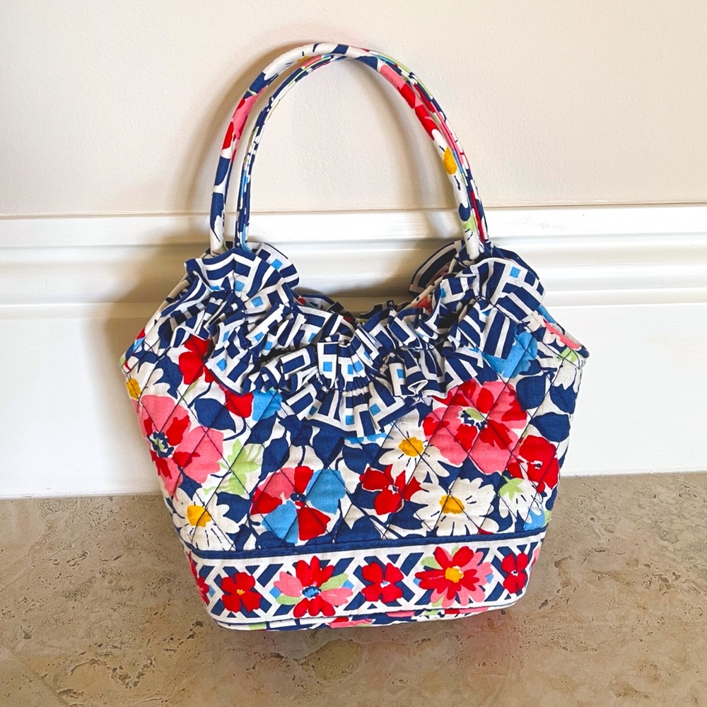 Vera Bradley Lily bag in pattern “Summer Cottage”